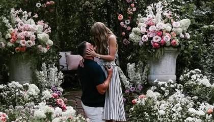 祝福！泰勒·斯威夫特社媒晒照，正式宣布与男友凯尔希订婚